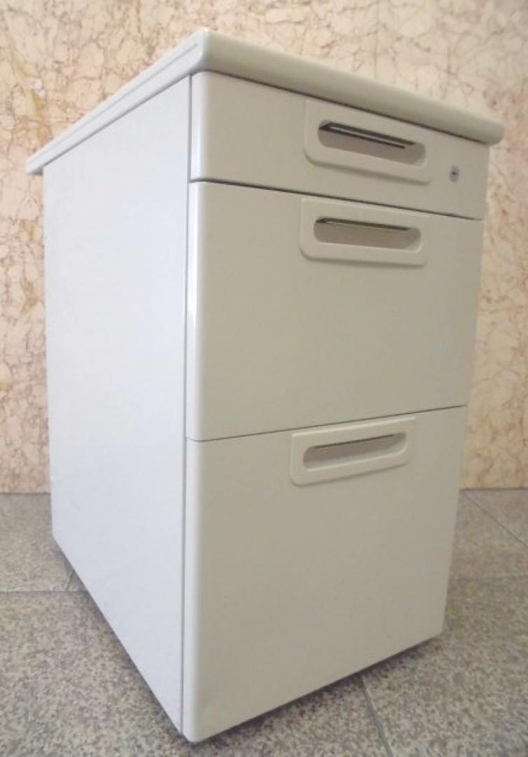 脇机/プラス製/LAシリーズ/もうちょっと大きいデスクがほしいというときには!
これを横に置いてみてください!
                        LA
                                    中古
            