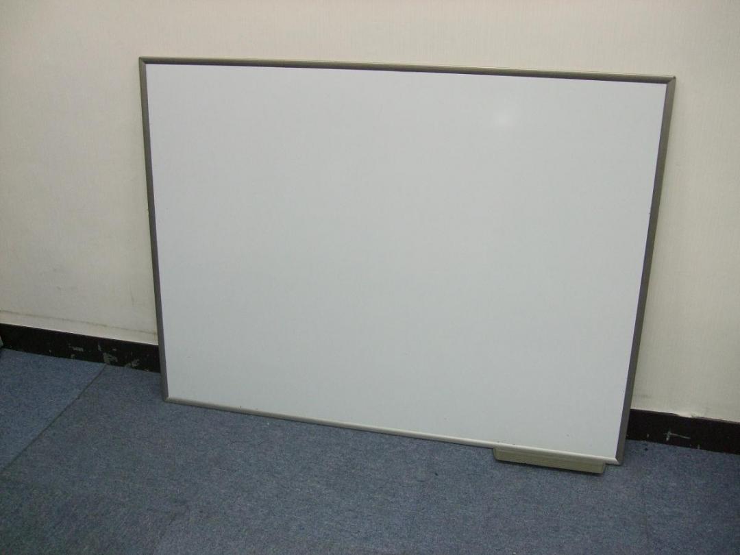【訳あり品】壁掛けタイプのホワイトボードです！
                        
                                    中古
            