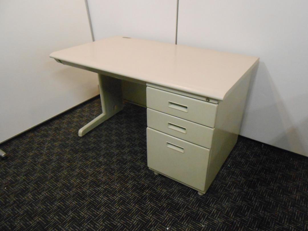 ■その他メーカー製■事務机■片袖机■袖机■色：ニューグレー■増員の際ぜひ！■使えれば良いという方へ！■３台入荷！■
                        
                                    中古
            