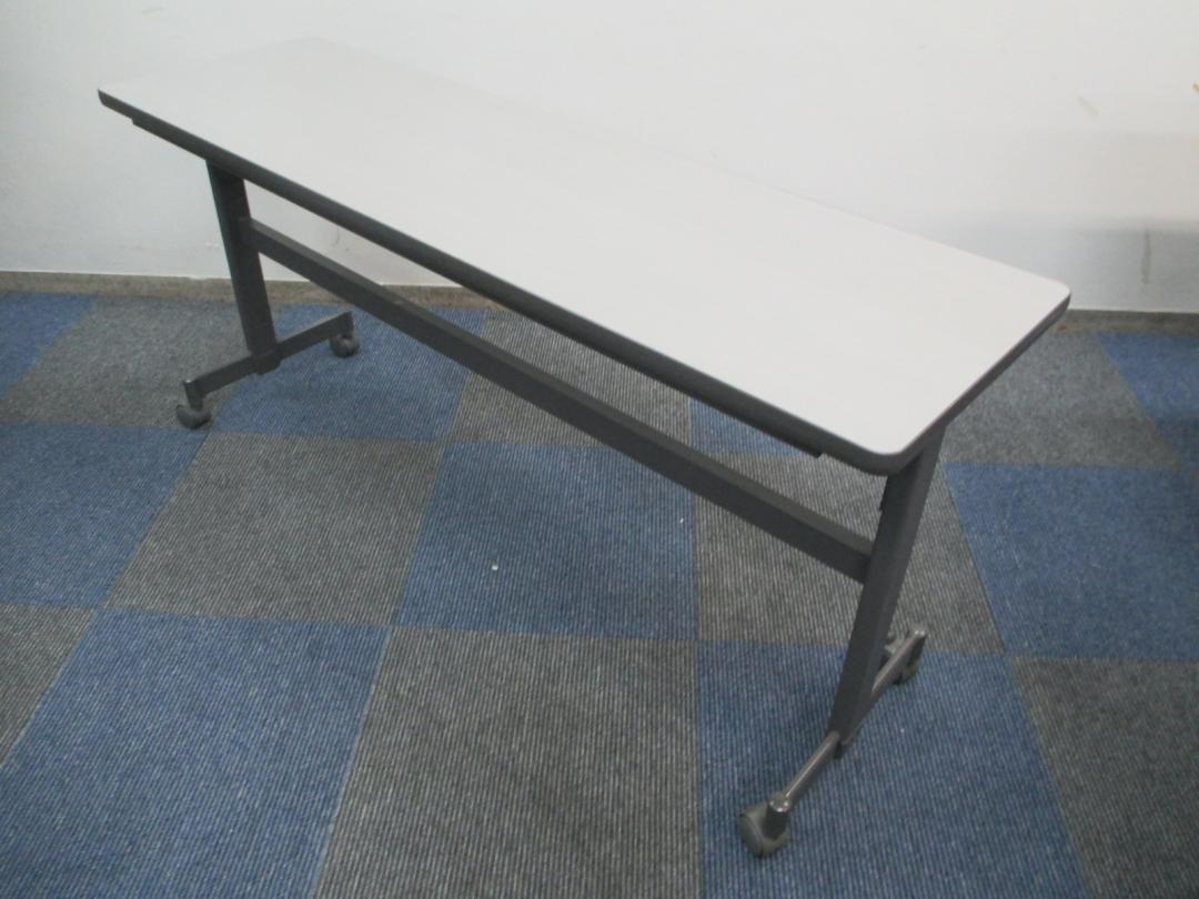 【2名様掛け用】【キャスター付き】　コクヨ製　スタックテーブル　【グレー天板】【中古　折り畳み　千葉店】
                                    中古
            
