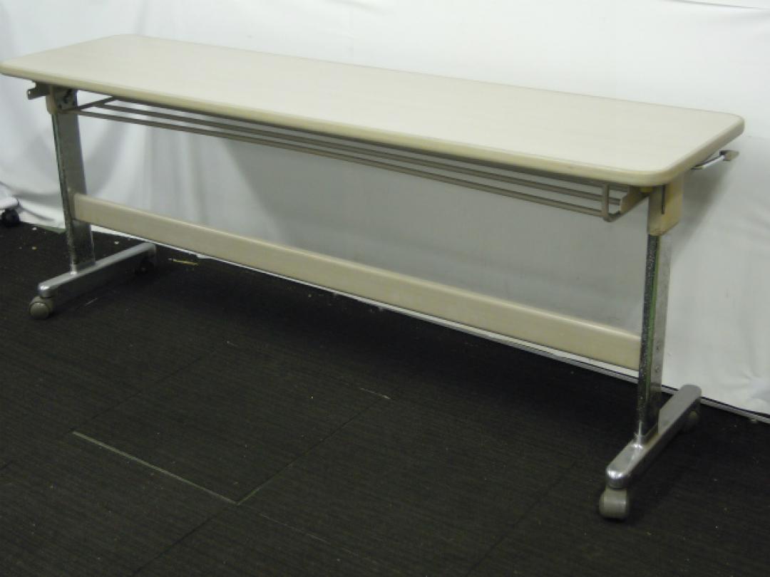 【10台入荷！】岡村製作所　幅1800 サイドスタックテーブル フォールディングテーブル ※脚にサビが見られますが通常使用には問題御座いません【おつとめ品】
                        
                                    中古
            