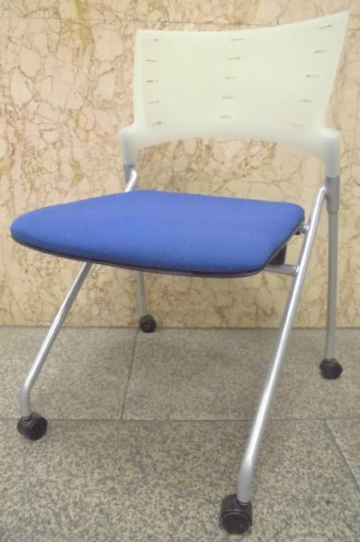 これがネスティングチェア!　前後に重ねて収納できます!!
                        マノス
                                    中古
            