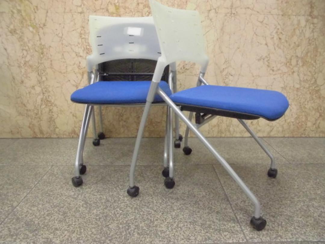 ネスティングチェア/イトーキ製/マノスシリーズ/3脚セット!　収納上手なあなたに贈る!　ネスティングチェア!!
                        マノス
                                    中古
            