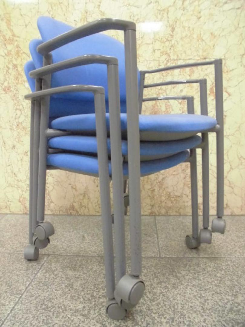 スタッキングチェア/コクヨ製/お得な3脚セット!　キャスター付スタッキングチェア!!
                        
                                    中古
            