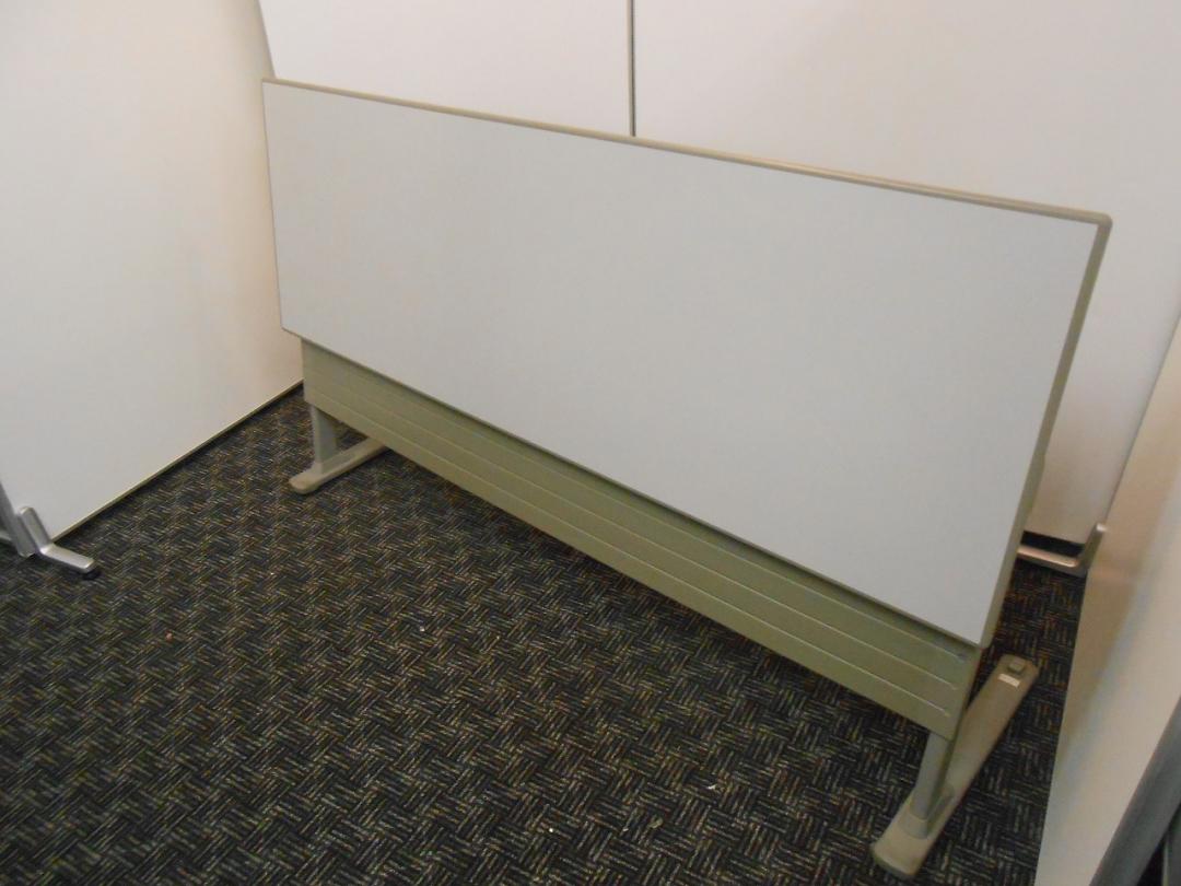 ■サイドスタックテーブル■事務用テーブル■キャスター付きテーブル■オカムラ製■色：ニューグレー■Ｗ1800■4台入荷■
                        
                                    中古
            