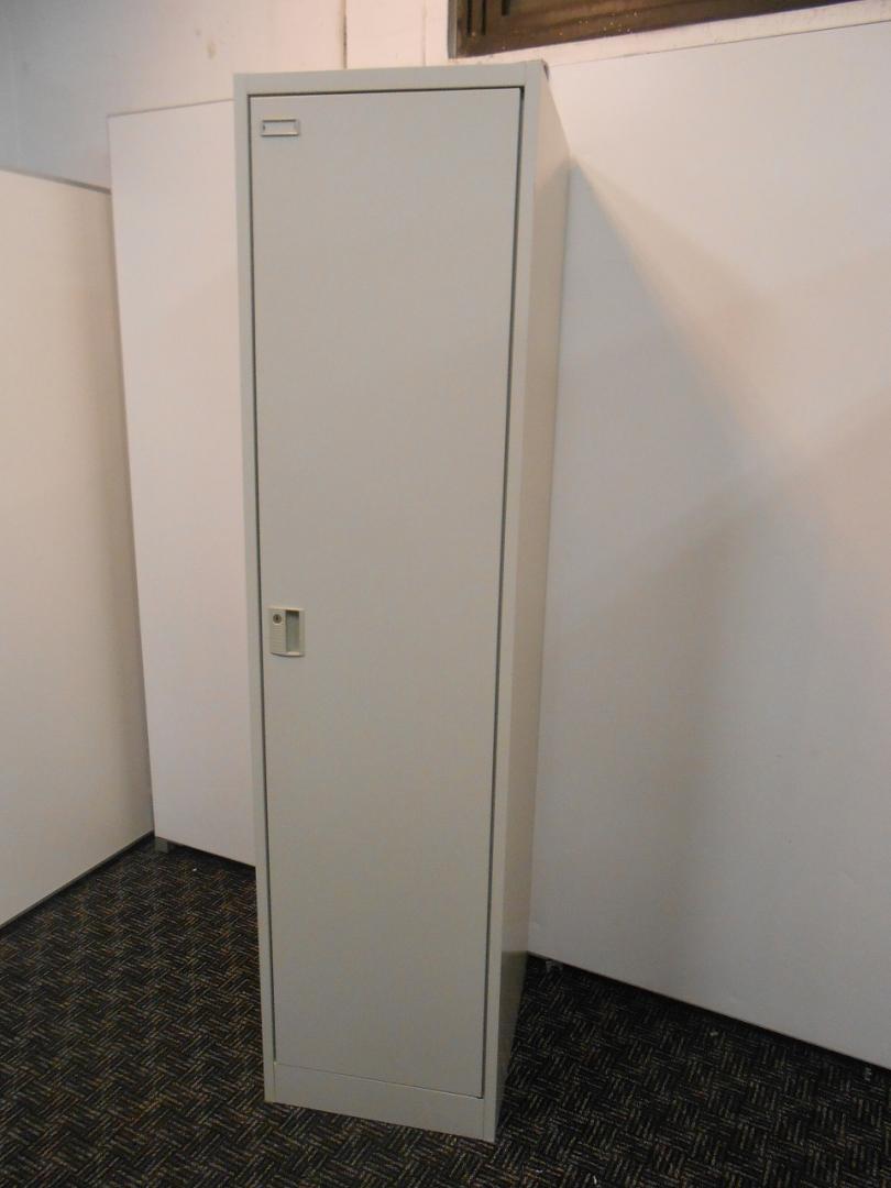 【おつとめ品】【鏡に割れ有り】■一人用ロッカー
                        
                                    中古
            