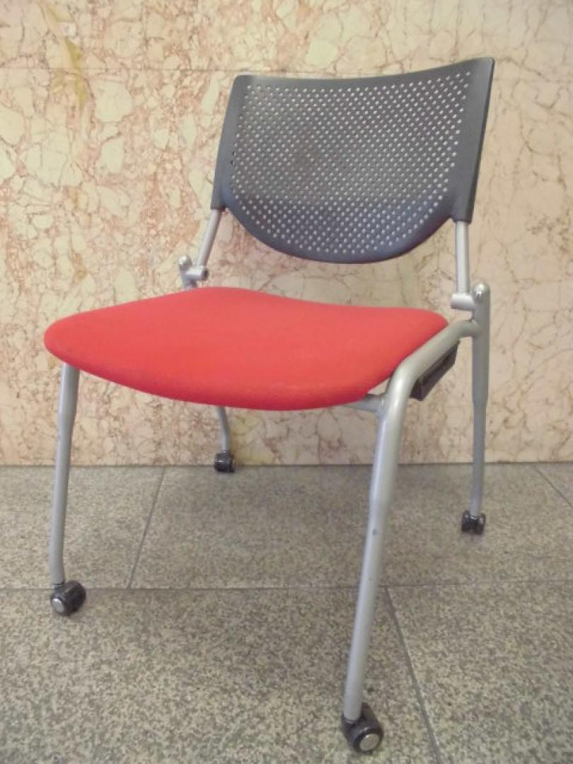 来客用に最適　キャスター付会議用チェア
                        プロスタックシリーズ
                                    中古
            