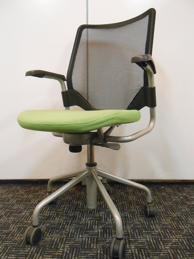 ■事務椅子■会議用椅子■ミーティングチェア■オカムラ製■ブラック＆グリーン■セミナー、会議室、応接室に最適！■現品限りの為、無くなり次第終了！！！■
                        
                                    中古
            