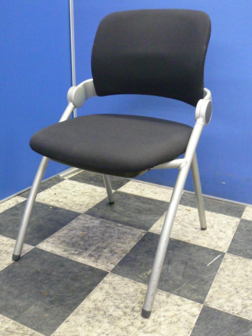 【状態良好】ミーティングチェア■リクライニング可動機能付き■ブラック■会議・催事のほか休憩室等に【オフィス家具　チェア　イス　埼玉】
                        シグザ（sixa）ミーティングチェア
                                    中古
            