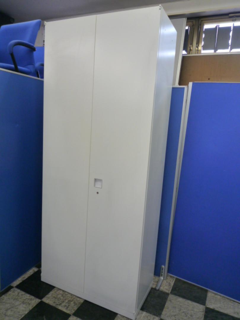 【限定1台】ワードローブ■高さ２１００ｍｍ■ホワイト■人気のシリーズ
                        レクトラインシリーズ　ワードローブ
                                    中古
            