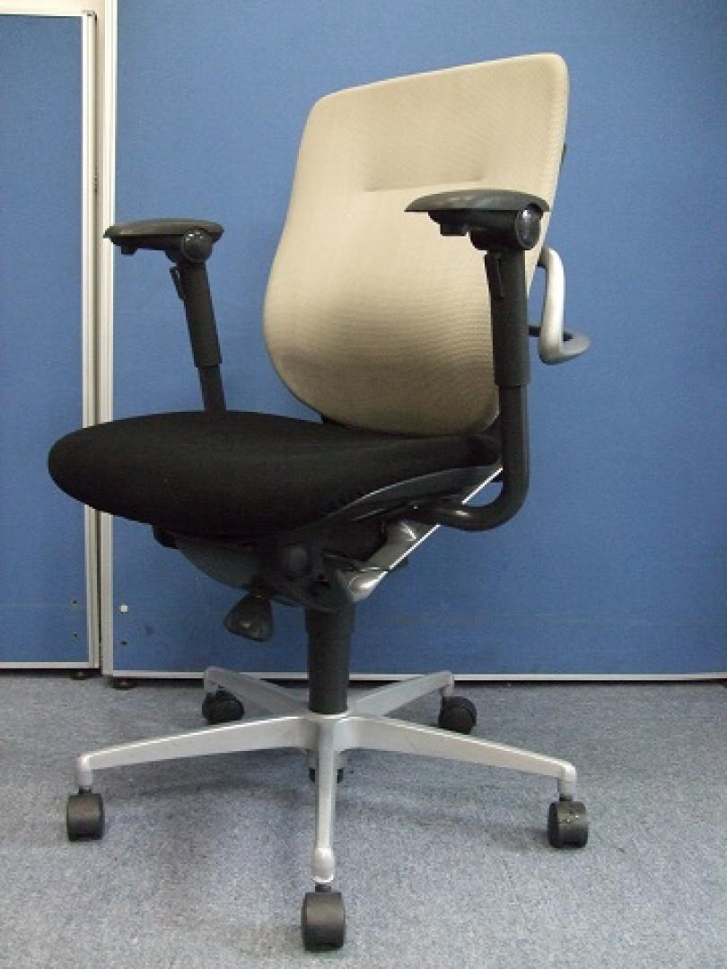 【高級チェア】柔らかい座り心地で腰にもやさしいチェアです【ホワイトグレー】
                        レビーノ（LEVINO)
                                    中古
            