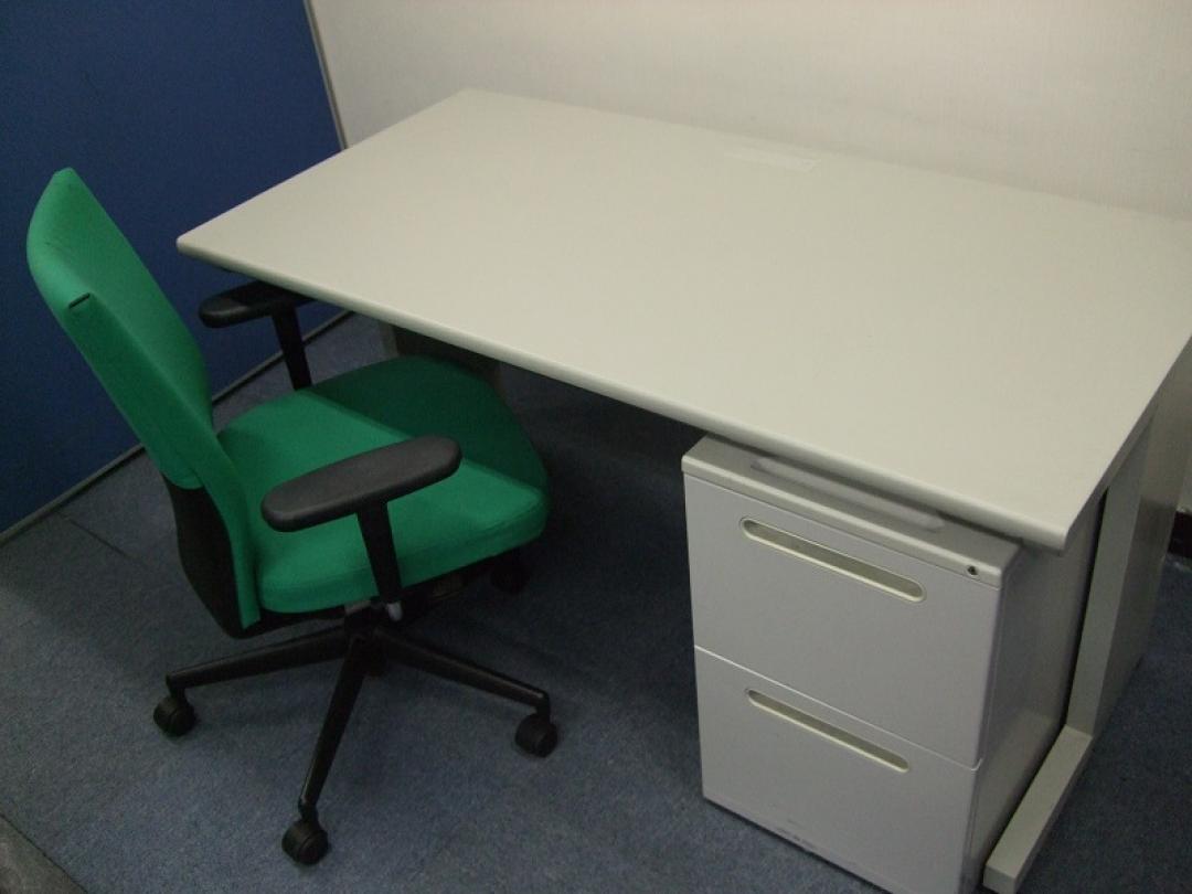 【セット商品】平机+2段ワゴン+肘付きチェアのお得な３点セット！
                        
                                    中古
            