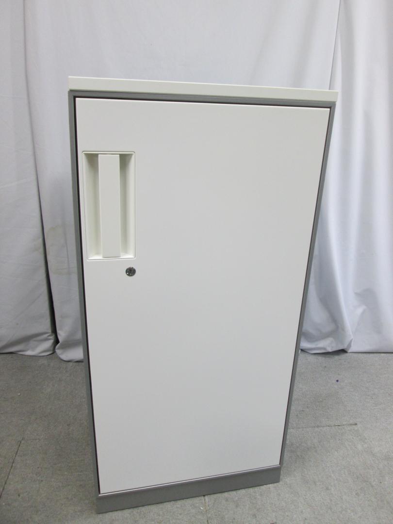 【状態良好◎】ホワイト片開き書庫｜天板付｜省スペースを有効活用｜受付台にもおすすめ！
                        ユニフレックス
                                    中古
            