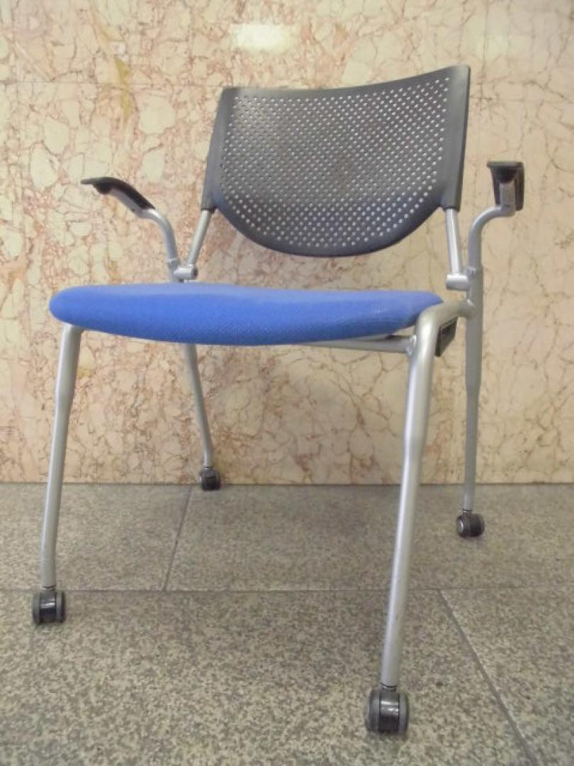 スタッキングチェア/オカムラ製/プロスタックシリーズ/雰囲気の良い会議用チェア　軽応接にどうぞ
                        プロスタックシリーズ
                                    中古
            