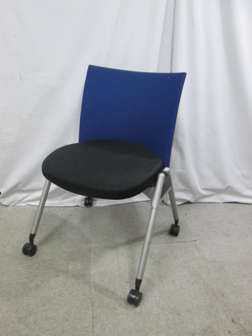 キャスター付きスタックチェア！　使わない時はコンパクトに収納でき、キャスター付きで移動も楽々！
                        
                                    中古
            