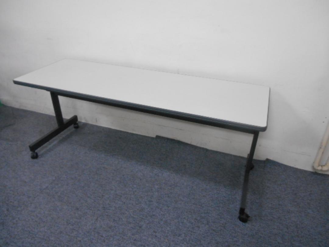 【プラス製スタックテーブル】※幕板はございません
                        
                                    中古
            