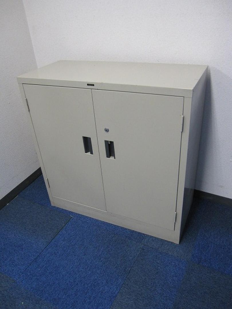 これは珍しい！扉を開けると中は多段式トレーになっている書庫！１台限りの為お早目に！
                        
                                    中古
            