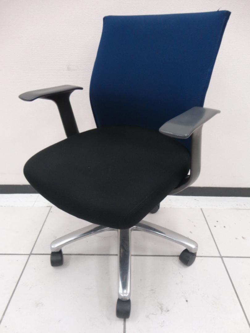 オフィスチェアー|ローバック固定肘付|ブルー|入荷しました！
                        エクサージュシリーズ
                                    中古
            