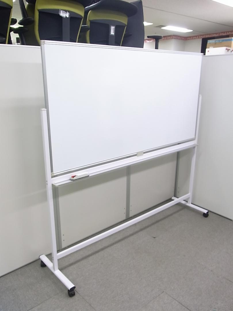 【状態良好】脚付ホワイトボード　片面タイプ　幅1800mm　キャスター付　
                        
                                    中古
            
