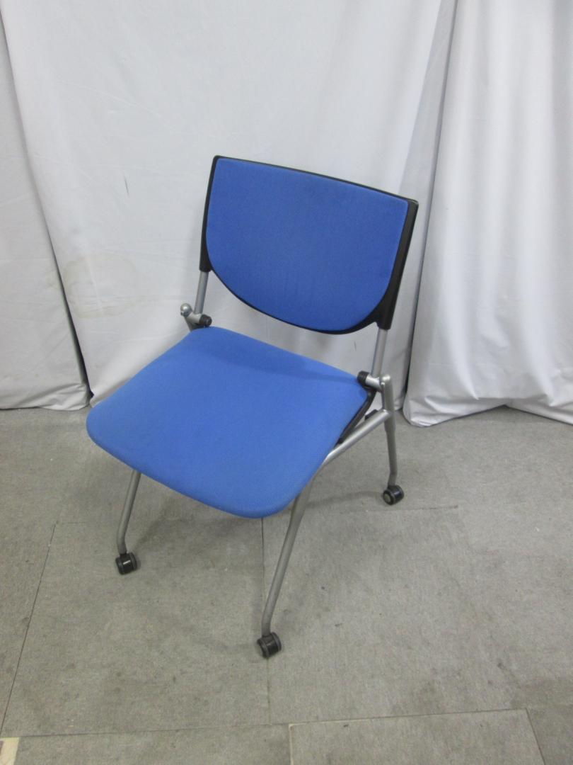 オカムラ製ネスティングチェア　不要な時は重ねて収納できます！　キャスター付きで移動も楽々！
                        
                                    中古
            