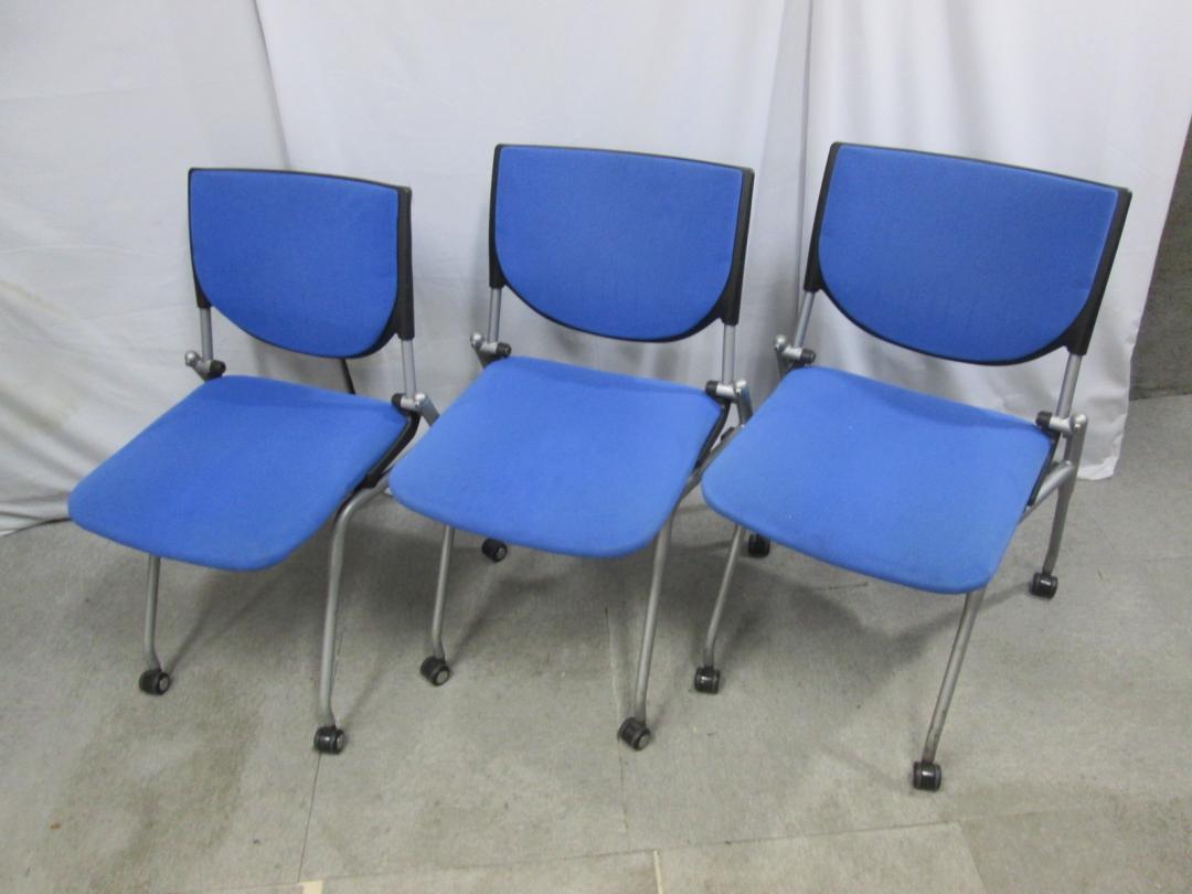 オカムラ製ネスティングチェア　不要な時は重ねて収納できます！　キャスター付きで移動も楽々！　お得な3脚セット商品　【セット商品】
                        
                                    中古
            