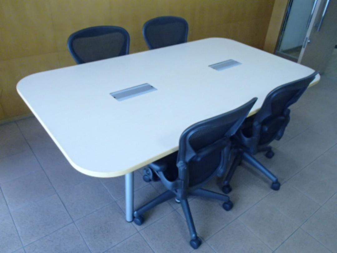 テーブル｜ライオン事務器製｜LION｜高級大型ミーティングテーブル｜アーロンチェア｜スタンダードBタイプ｜4脚【セット商品】【おつとめ品】
                        スケッチビーン スタンダードテーブル
                                    中古
            