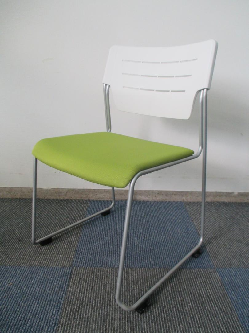 【状態良好品】内田洋行製　スタックチェア　【中古　会議用チェア】
                        
                                    中古
            
