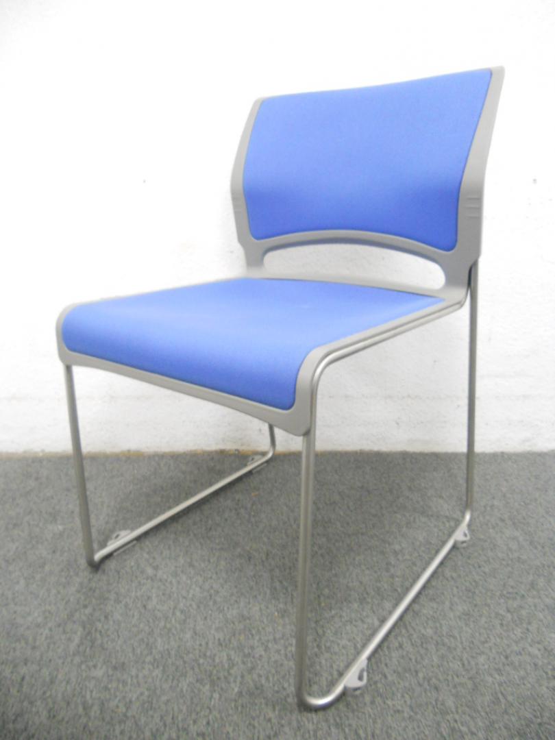 ■スタッキングチェア　■ブルー　■オカムラ（岡村製作所）
                        
                                    中古
            