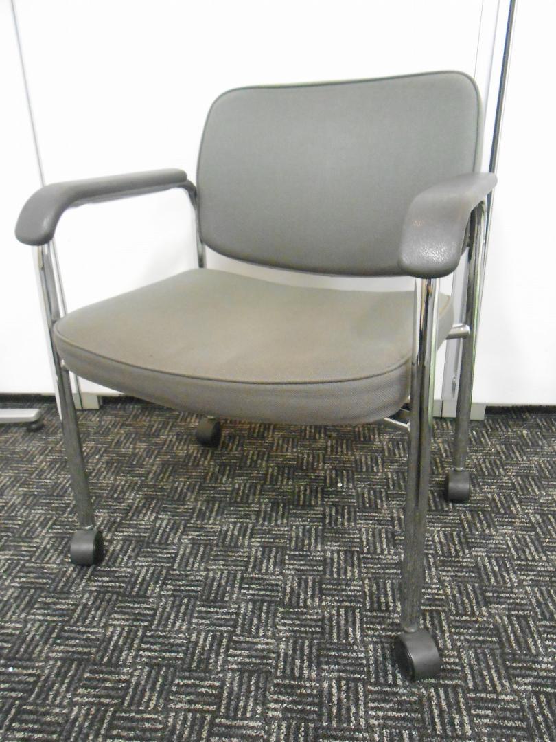 【オツトメ品】　型が古い為　２種類カラー混在
                        
                                    中古
            