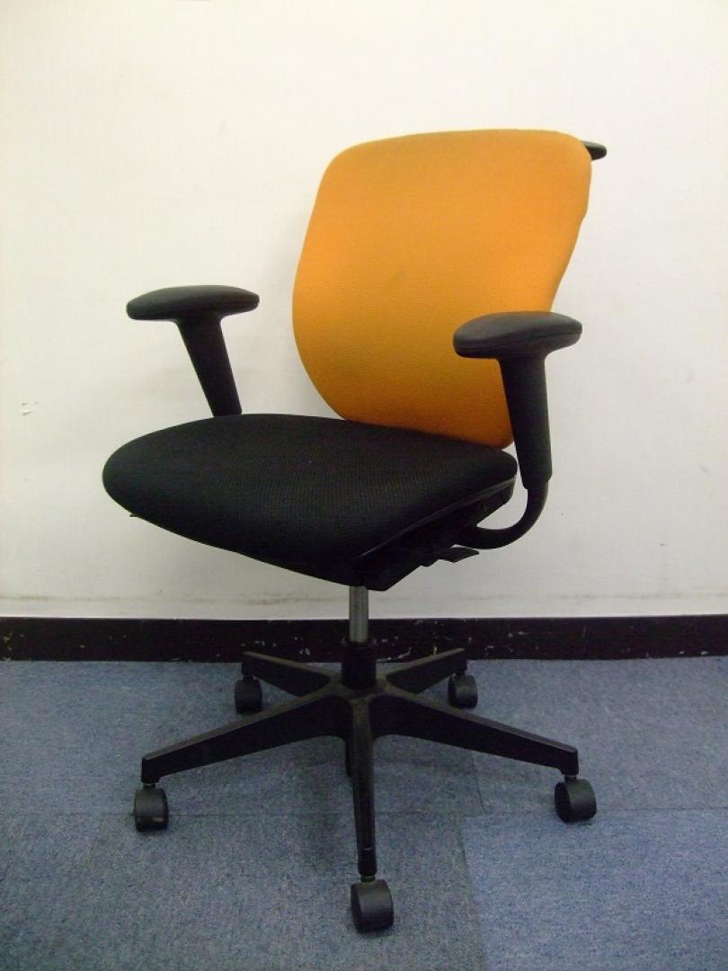 【ロット】ランバーサポート・ハンガー付の人気のチェア！【固定肘】
                        プラオ（Prao）チェア
                                    中古
            