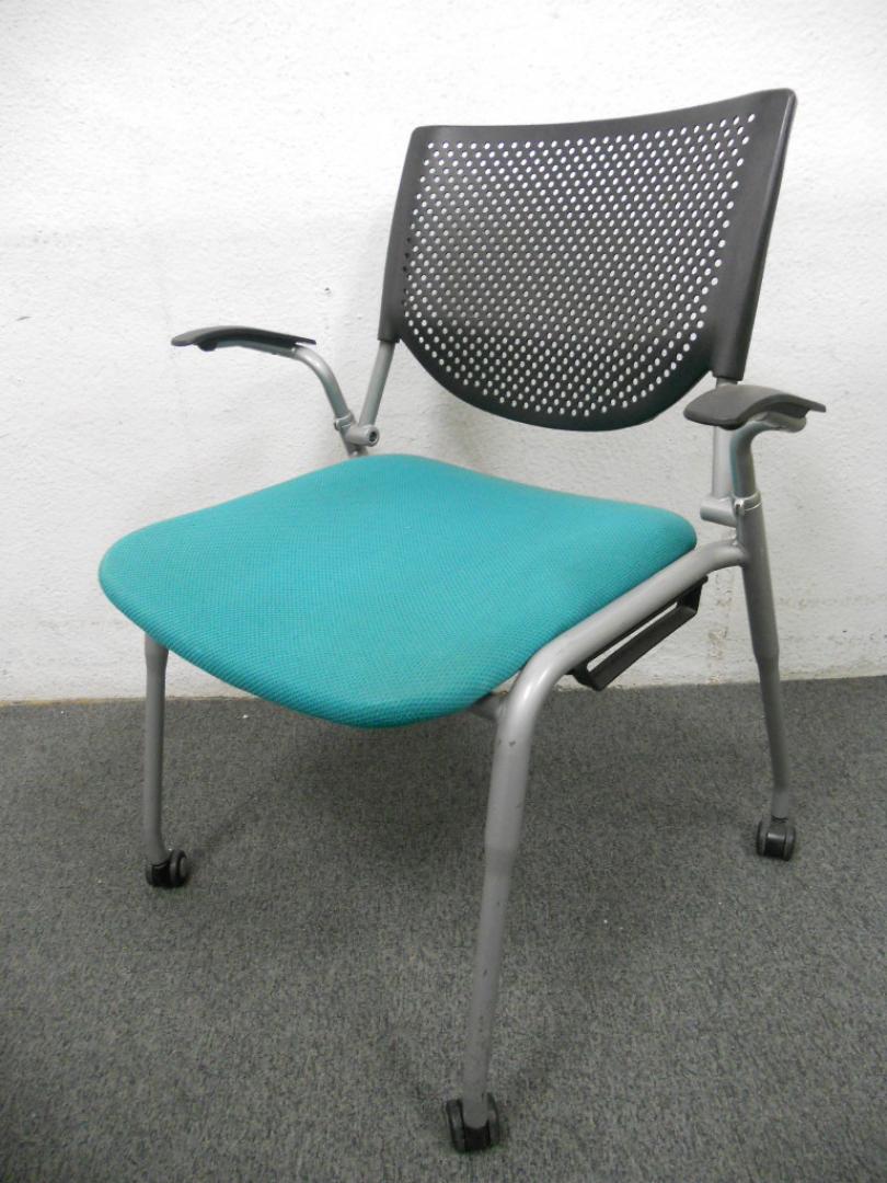 ■スタッキングチェア（肘付） ■キャスター付 ■グリーン ■オカムラ ■プロスタックシリーズ 
                        プロスタック
                                    中古
            