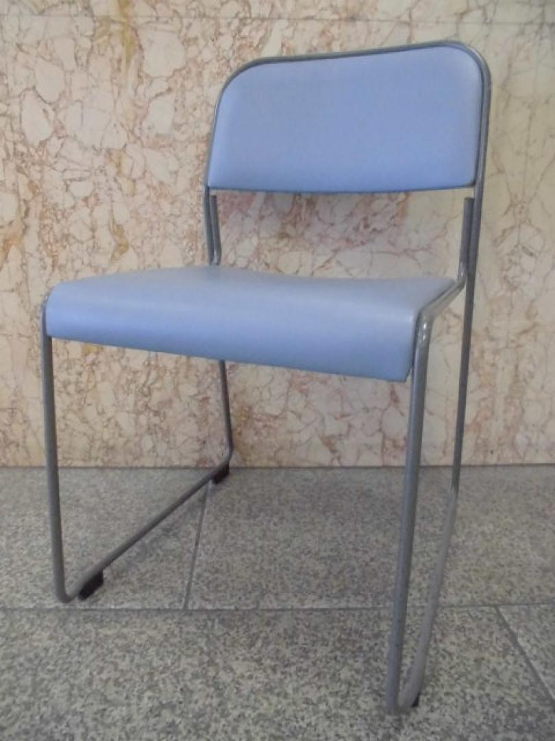 特価　安価スタッキングチェア
                        
                                    中古
            