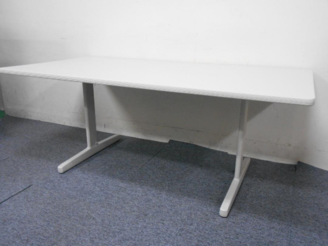 【コクヨ製ミーティングテーブル】4～6名様用に最適です
                        
                                    中古
            