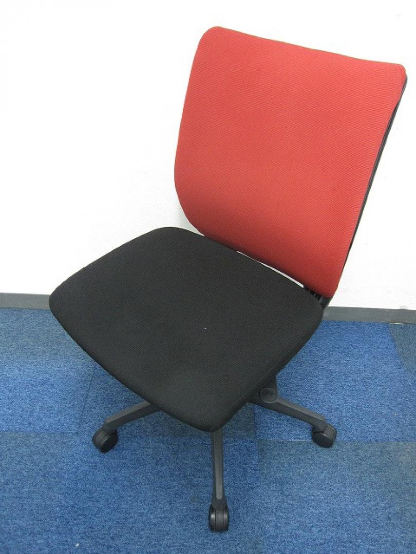 【おつとめ品】■事務椅子■OAチェア■リクラインニングロック不良■背もたれレッド座面ブラック■残り１脚！
                        ■ヴィスコンティシリーズ
                                    中古
            