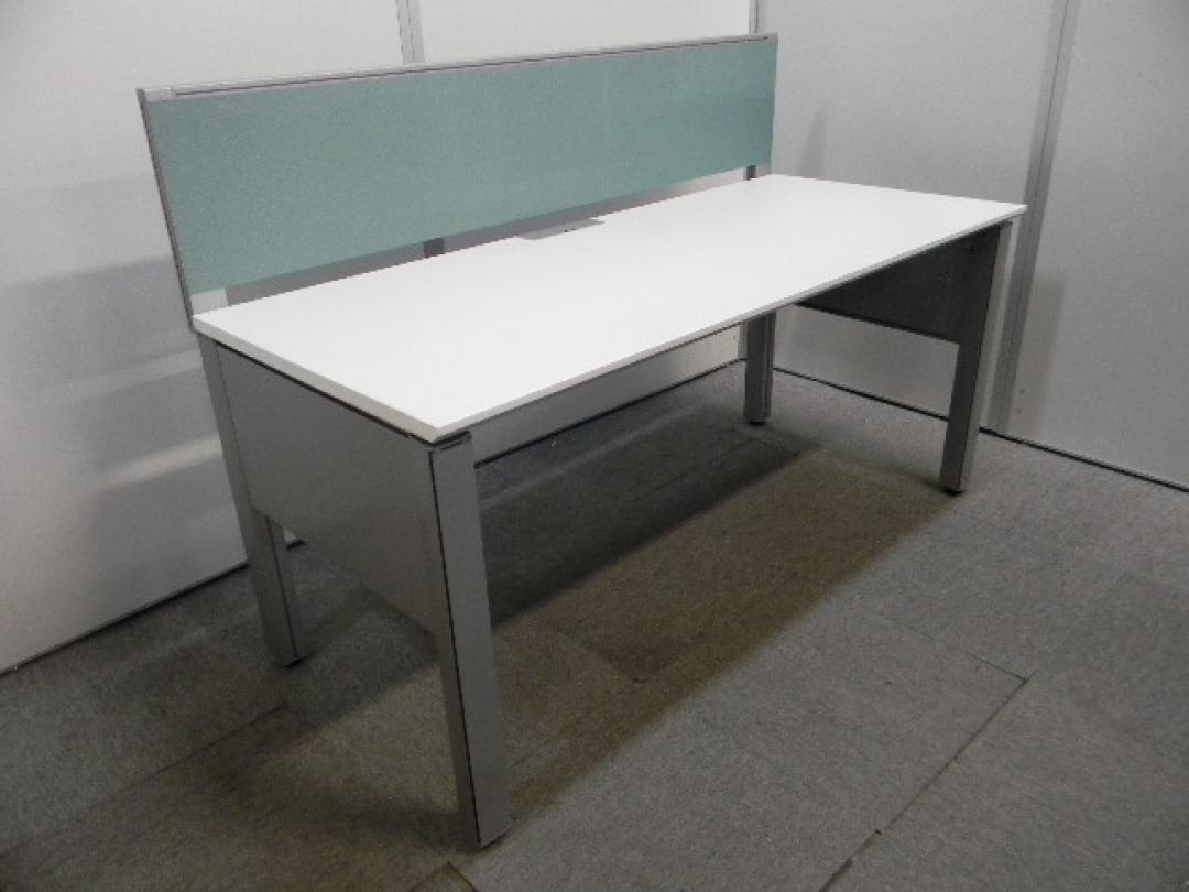 平デスク■幅1600mm　ホワイト　デスクトップパネル付 〜大型デスク〜【状態良好】
                        ワークゲート
                                    中古
            