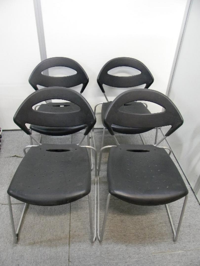 スタッキングチェア　4脚セット■　ブラック　〜シンプルな樹脂座面〜【大量入荷】
                        
                                    中古
            