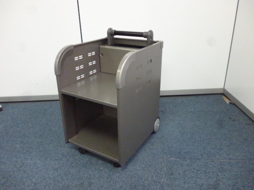 キャリータイプのワゴンが入荷しました！
                        
                                    中古
            