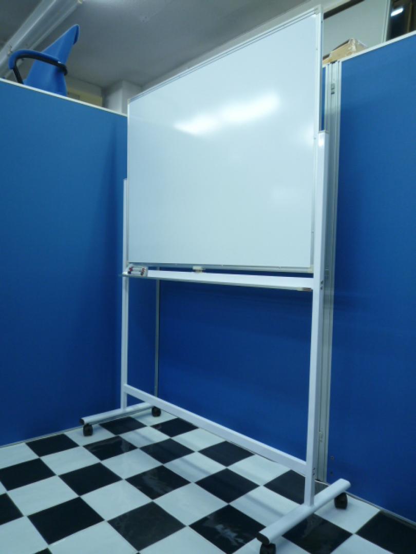 自立式ホワイトボード■両面無地■キャスター付き
                        ホワイトボード
                                    新品
            