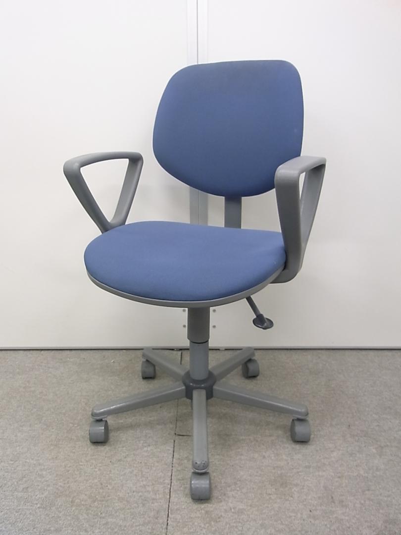 【単品商品】肘付きオフィスチェア■イトーキ製OAチェア■オーソドックスな事務椅子
                        
                                    中古
            