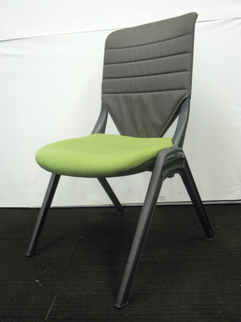 【2脚限定特価！状態良好】プラス製　ミーティングチェア 椅子 会議チェア カイノス チェア 肘なし スタッキング ライムグリーン×ダークグレー【中古オフィスチェア】
                        カイノス
                                    中古
            