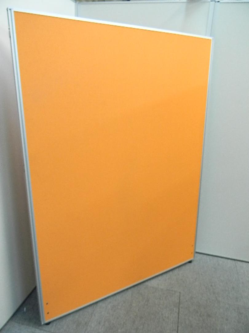 ローパーティション■　オレンジ W1200 H1600　〜シンプルな布張りの間仕切り〜
                        
                                    中古
            