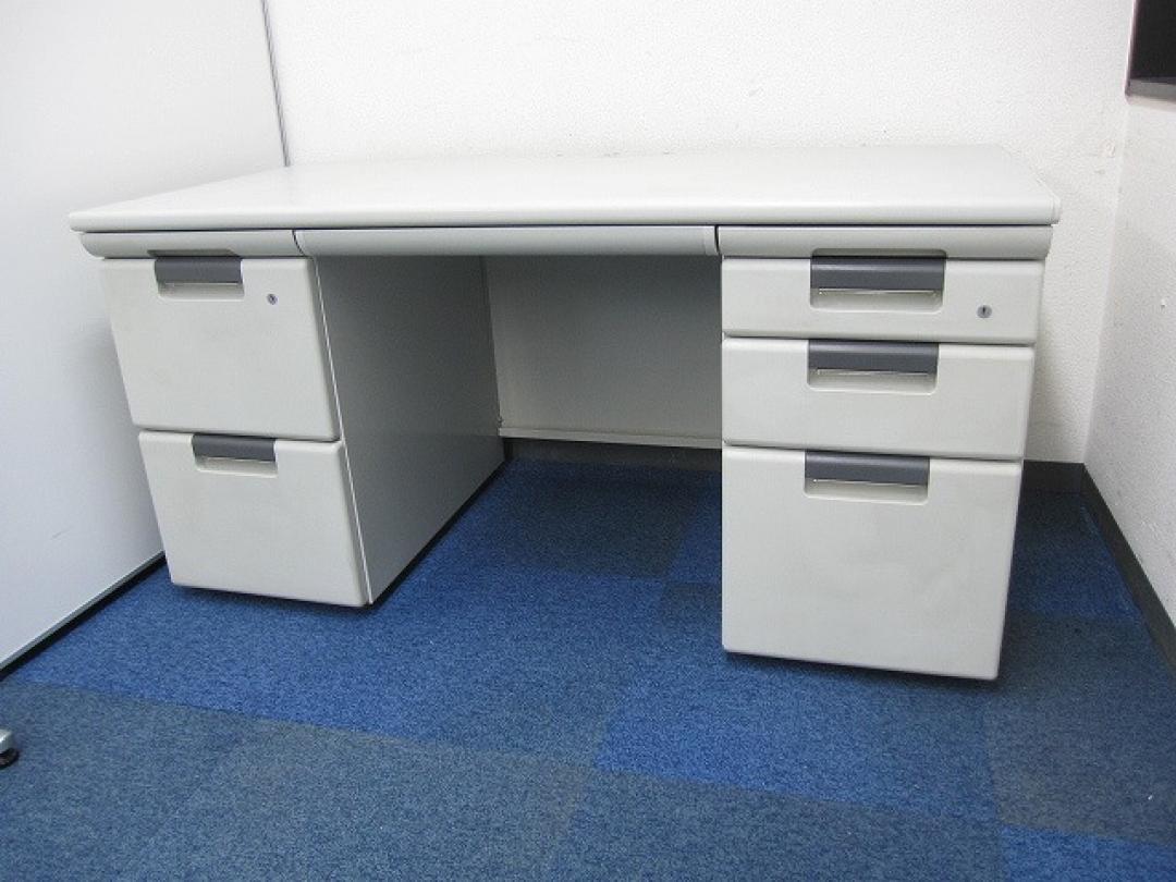 【おつとめ品】■事務机■両袖机■たっぷり収納可能　型が古い為安い！！
                        
                                    中古
            