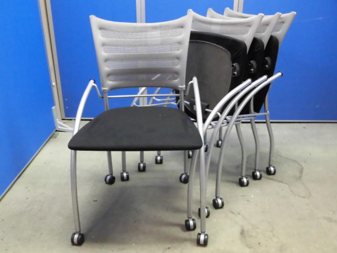 国内産｜収納便利｜キャスター付｜【セット商品】４脚セット【単品より8％お得】
                        プリエチェア
                                    中古
            