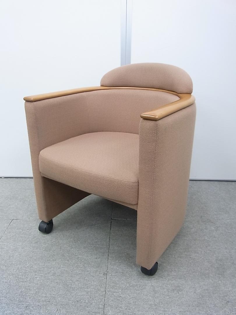 ミーティングチェア　キャスター付き　コーラルベージュカラー【新品希望小売価格14万円以上】

                        8385Ｂ
                                    中古
            