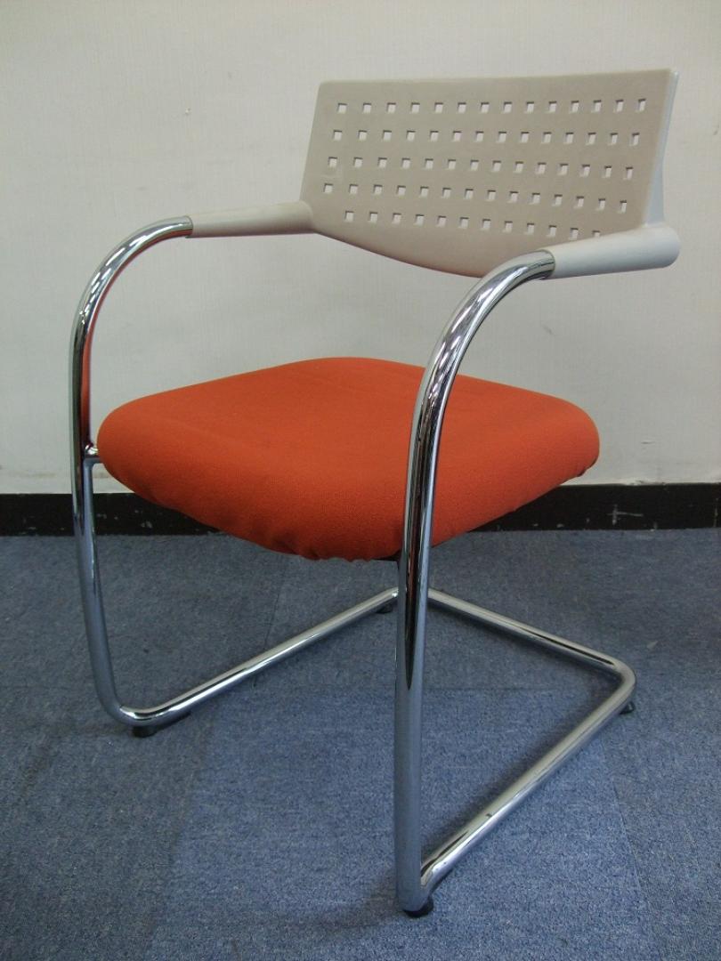 【１脚限定】オレンジ色が明るい！オシャレなミーティングチェア入荷！
                        
                                    中古
            