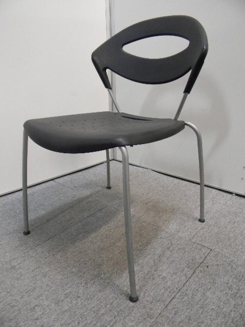 スタッキングチェア■　ブラック　4本足タイプ　〜シンプルな樹脂座面〜【大量入荷】
                        
                                    中古
            