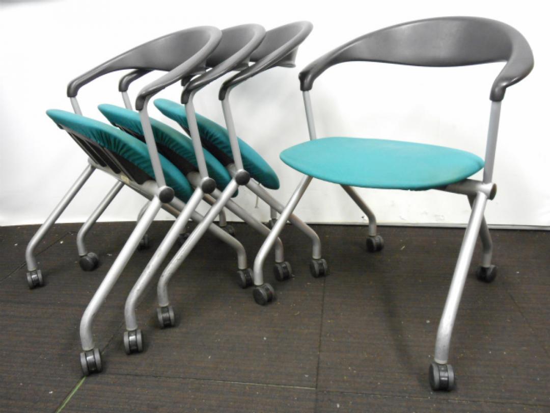 【セット商品】４脚セット　内田洋行製　ミーティングチェア　ネスティングチェア　スライドスタッキングチェア　イエローグリーン　キャスター付き　【中古オフィス家具　会議用チェア】
                        
                                    中古
            