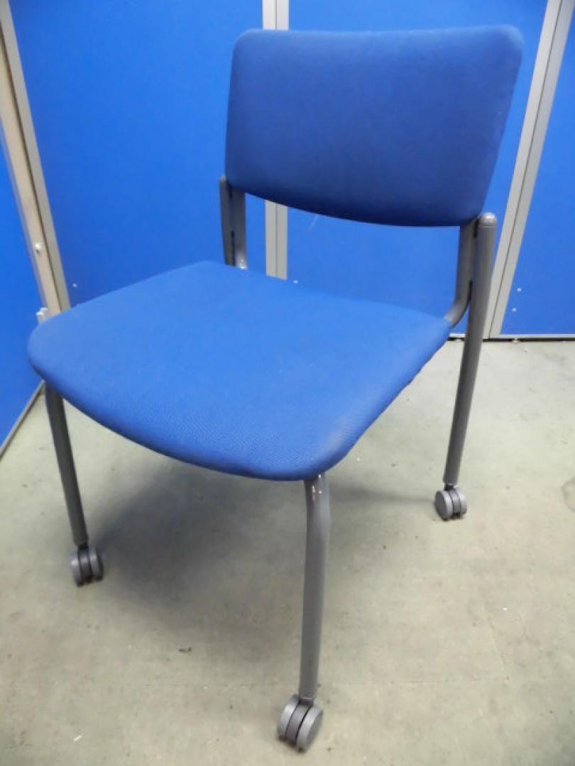 状態良好品｜キャスター付｜重ね合わせも可能｜
                        
                                    中古
            