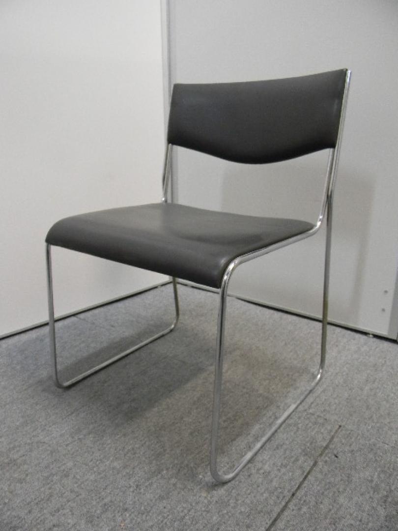 【8脚揃いであります！！】ミーティングチェア　■ダークグレー　スタッキング可　〜ビニールレザー張地のチェア〜
                        
                                    中古
            