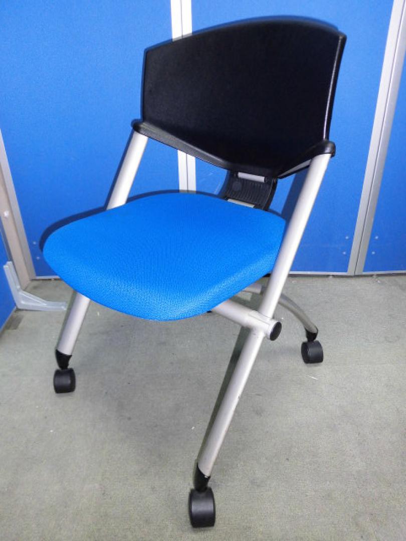 重ね合わせ可能｜リクライニング付｜キャスター付｜
                        コルサチェア　背：樹脂タイプ
                                    中古
            